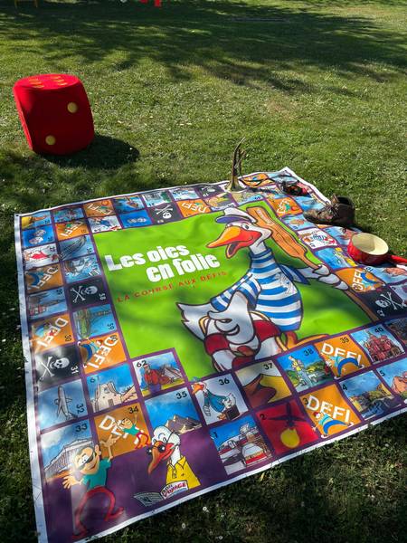 Plateau Les oies en folie du jeu de l'oie géant lors d'un séminaire à Annecy